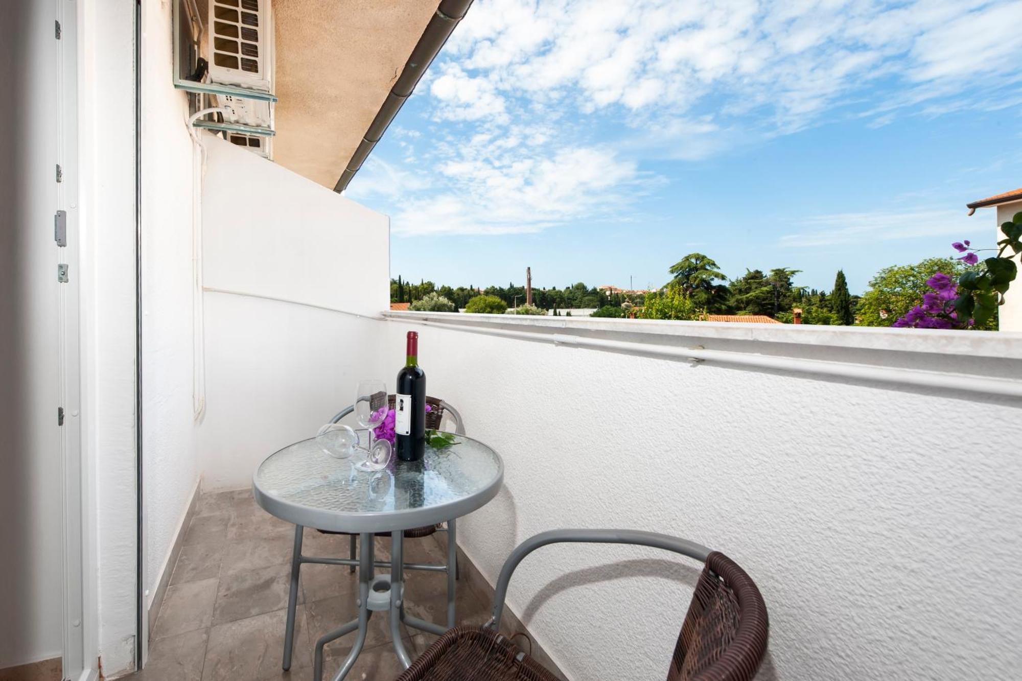 Aparthotel Luna Tsuki Seven Rovinj Exterior foto